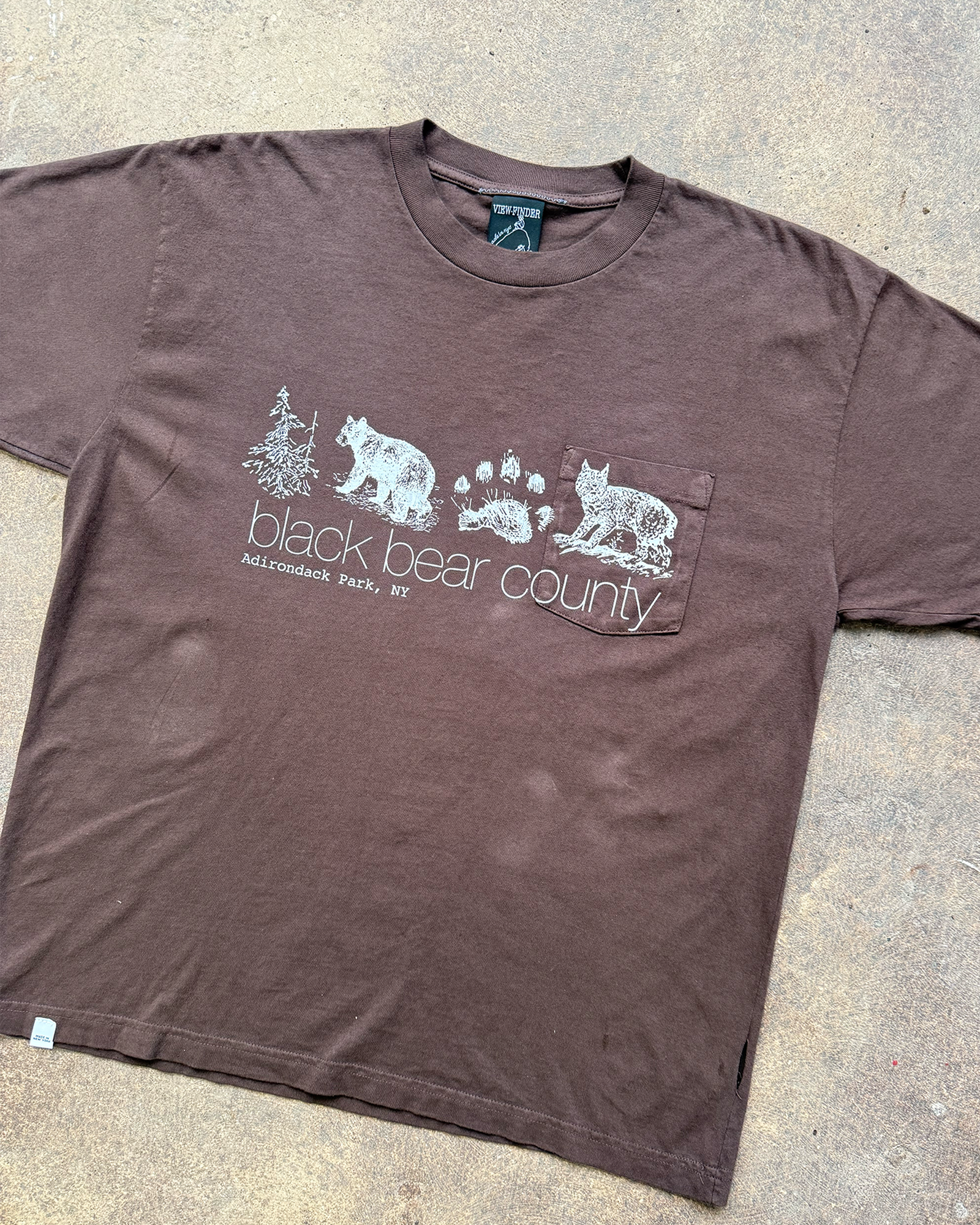 'black bear county' pocket tee chocolate